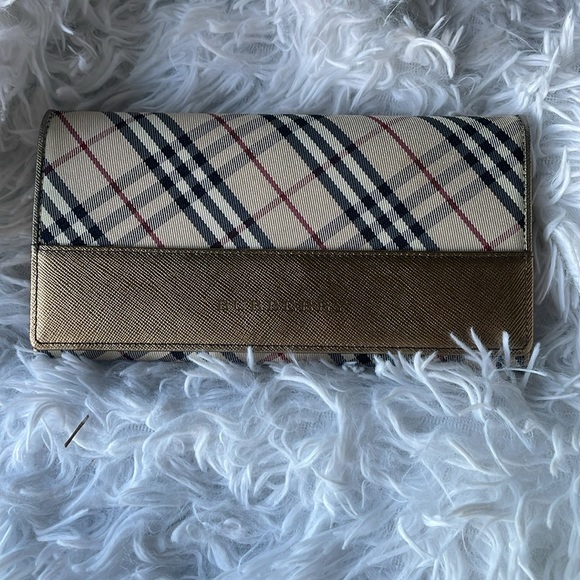 LIKE NEW AUTHENTIC BURBERRY LONG WALLET GOLD CHECKER PATTERN - Picture 2 of 10